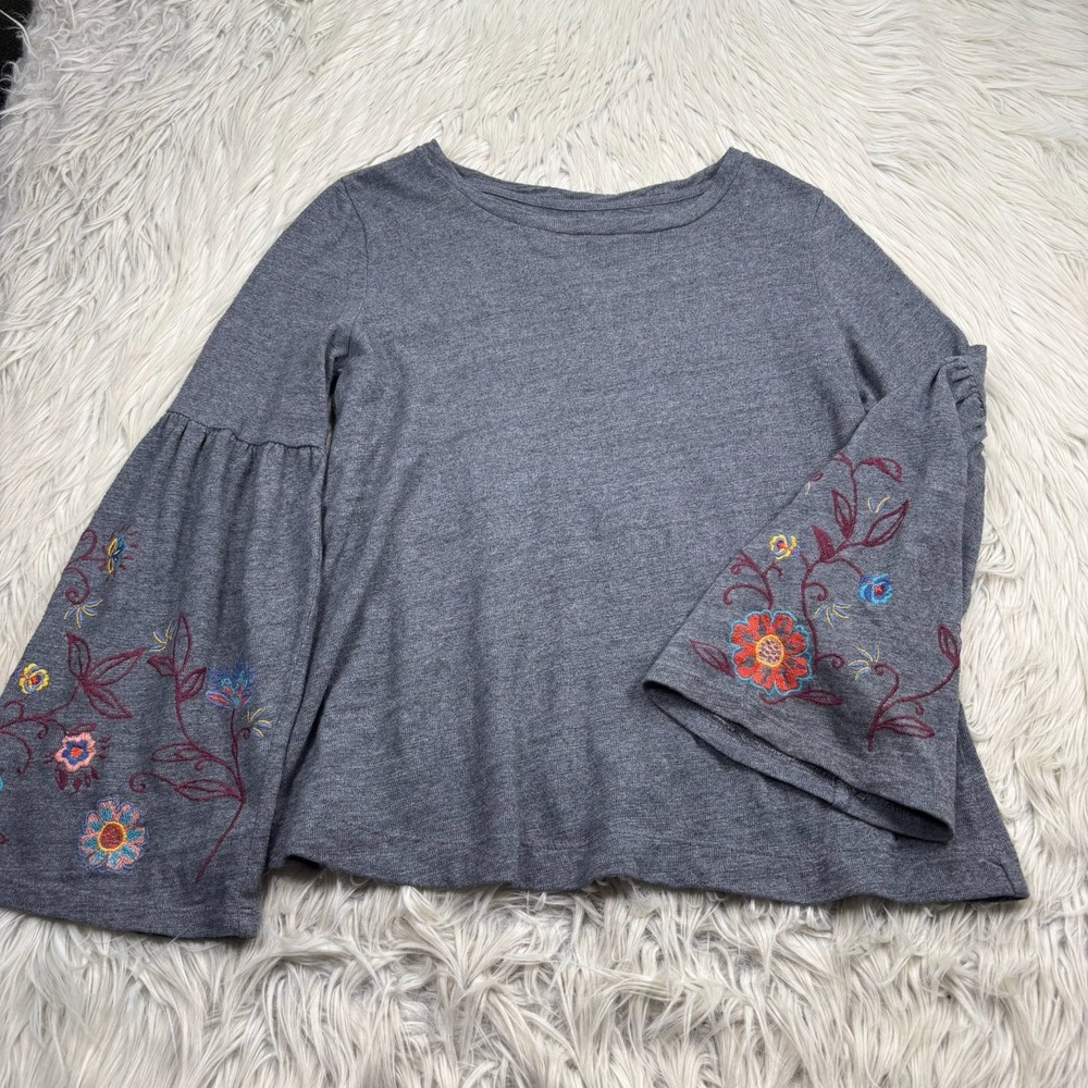 LOFT Women's S Gray Floral Embroidered Bell Sleeve Knit Top Boho Hippy Artsy‎